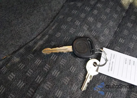 2000 Chevrolet S-10 Ls from USA, damaged, VIN 1GCDT19W4Y8106583